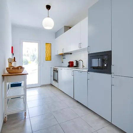 Sunny 3bd Pool Ac Wi-fi Bbq Terrace *