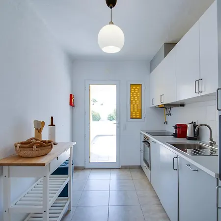 Sunny 3bd Pool Ac Wi-fi Bbq Terrace