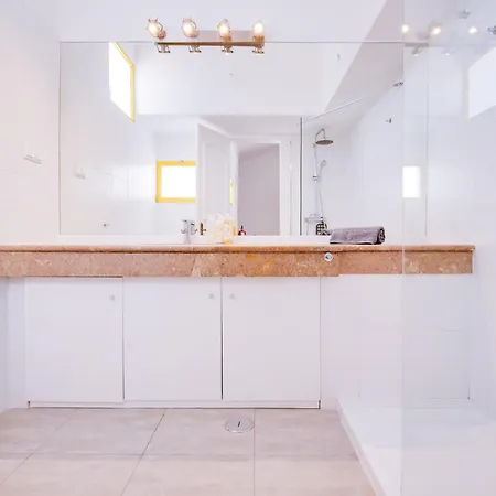 Sunny 3bd Pool Ac Wi-fi Bbq Terrace *